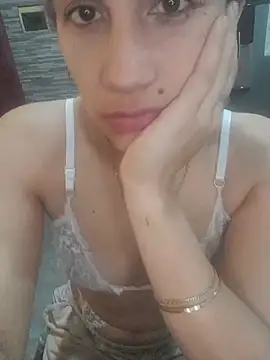 lunita2020 stripchat live cam model