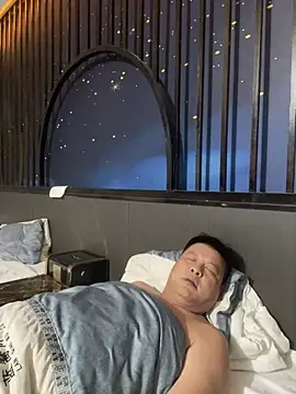 zhang1118 stripchat live cam model