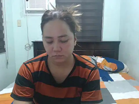 Hello_Kiffy69 stripchat live cam model