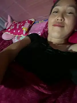 Huonglyna stripchat live cam model