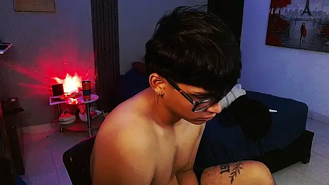 Mr_yisuzz stripchat live cam model