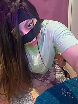 Chakira_123 stripchat live cam model