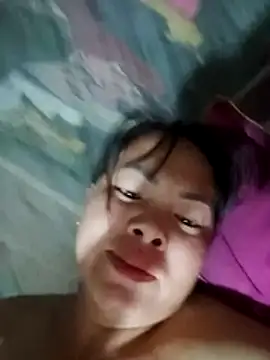 Emyli-beo stripchat live cam model
