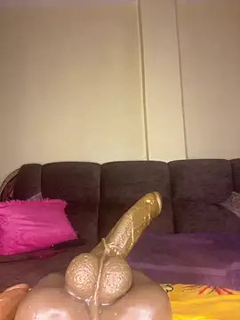 Rilaveta stripchat live cam model