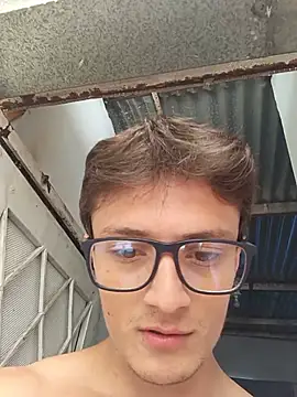 Davitfitnosuke stripchat live cam model