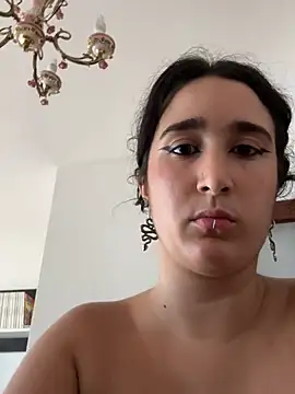 SelenaRamirez stripchat live cam model