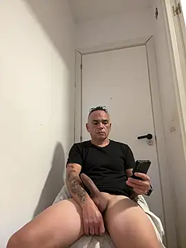 mateocali25 stripchat live cam model