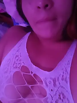 LatinaCalienteMilf stripchat live cam model