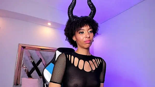 Kiara_Kamau_XXX stripchat live cam model