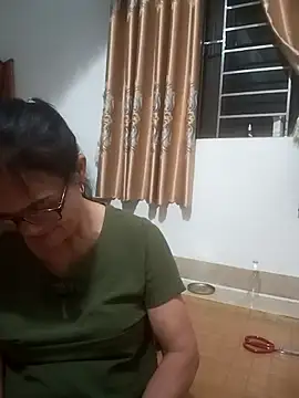 Vieekee stripchat live cam model