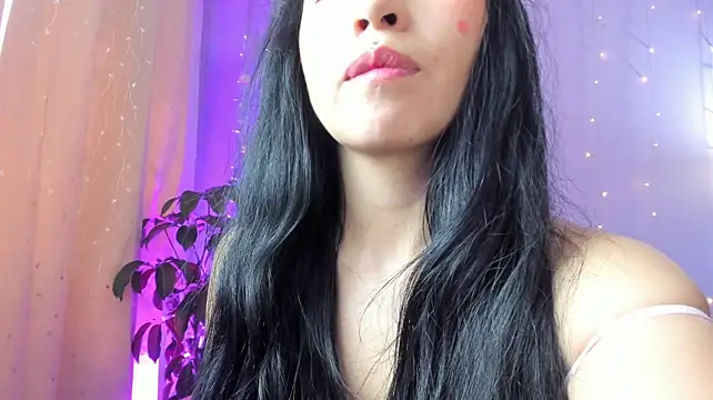 Ravenpurple stripchat live cam model