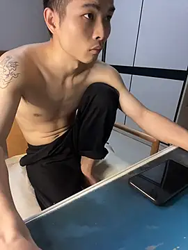 gutou001 stripchat live cam model