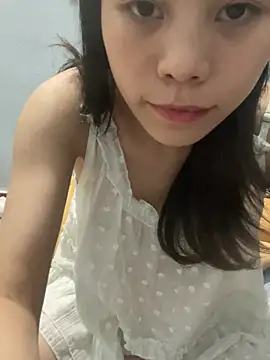 mon2003a stripchat live cam model