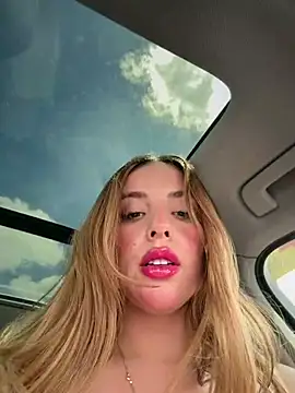 Alirawrz stripchat live cam model