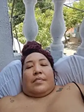 CurvyHeat stripchat live cam model