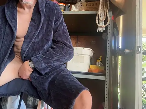 studlyhardwoodd stripchat live cam model