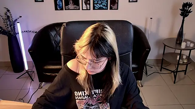 NyxCalderra stripchat live cam model