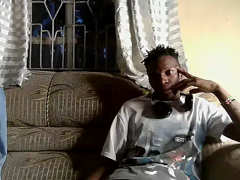 JewelFuckEntertainer212 stripchat live cam model