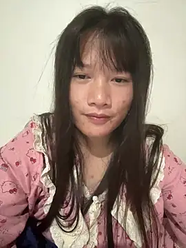 Zully- stripchat live cam model