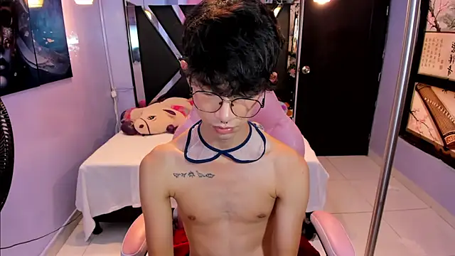 LiamHeatx stripchat live cam model