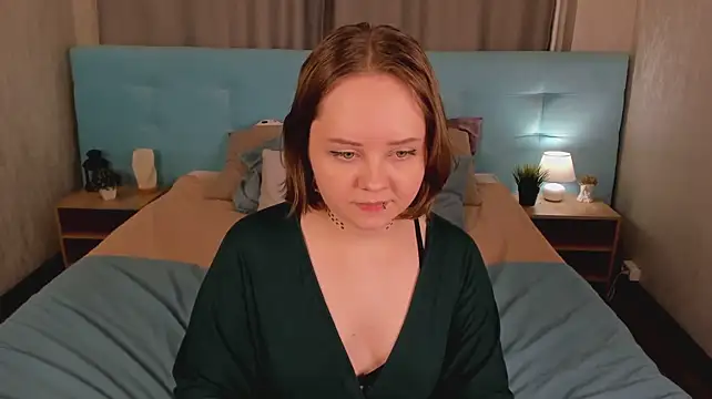 Tara-Linn stripchat live cam model