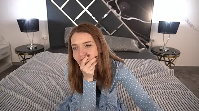GoldenLacee stripchat live cam model