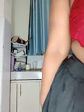squirtydol001 stripchat live cam model