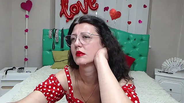 RoseHille stripchat live cam model
