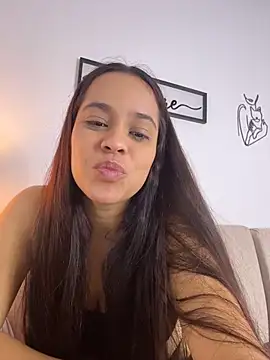 kiley-luz stripchat live cam model