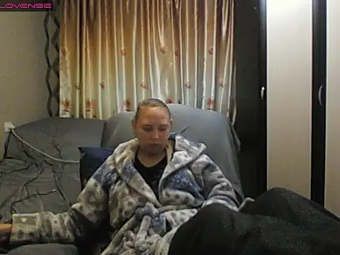 JenniDeep stripchat live cam model
