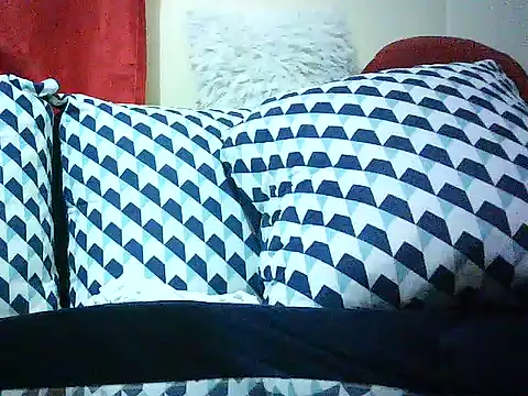 KissMeCurvyMbatha stripchat live cam model