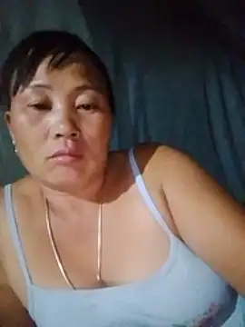NyloveSquirt stripchat live cam model