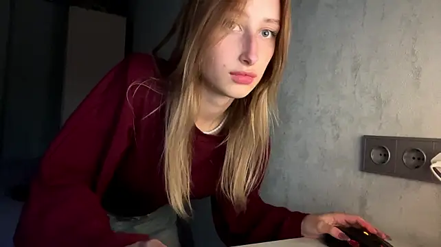 AleneLaurente stripchat live cam model
