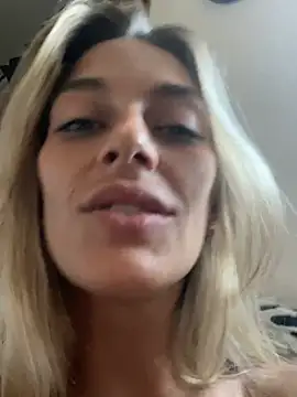 Bellalolahot stripchat live cam model