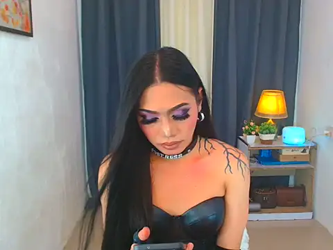 Mauie_Fire stripchat live cam model