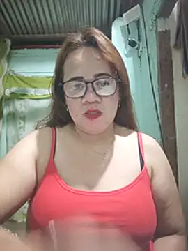 rowena_123 stripchat live cam model
