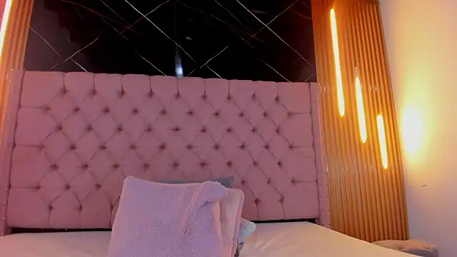 AinaPink stripchat live cam model