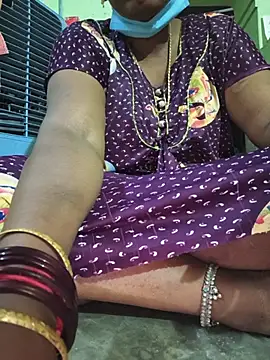 Tamilselviroja- stripchat live cam model