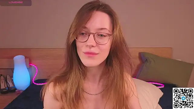 emmasday stripchat live cam model