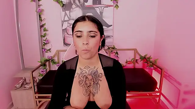 Adri_gomez_x stripchat live cam model