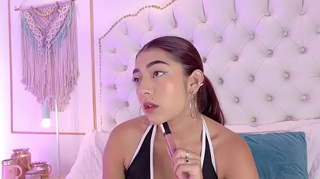 AriaStonne stripchat live cam model
