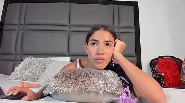 IsabellaVillalobos stripchat live cam model