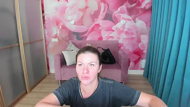 LunaKissesx stripchat live cam model
