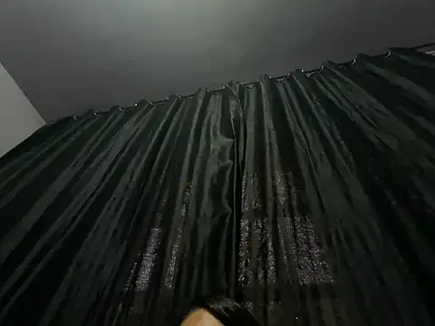 Tais36 stripchat live cam model