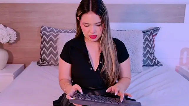 AngelRoussy stripchat live cam model