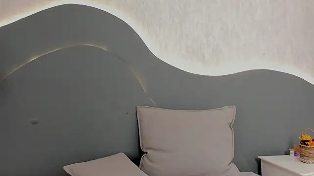 AriaLuxx stripchat live cam model