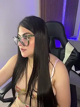 AlmaRosales stripchat live cam model