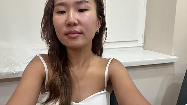 Naomi33 stripchat live cam model