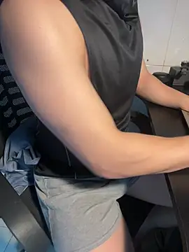 Cyrus212 stripchat live cam model