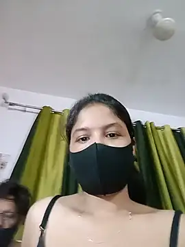 Queennayra12 stripchat live cam model